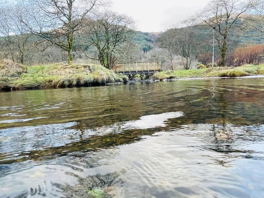 Cheerful Stays: 4 Bedroom Cottage In Arrochar Luaran gambar