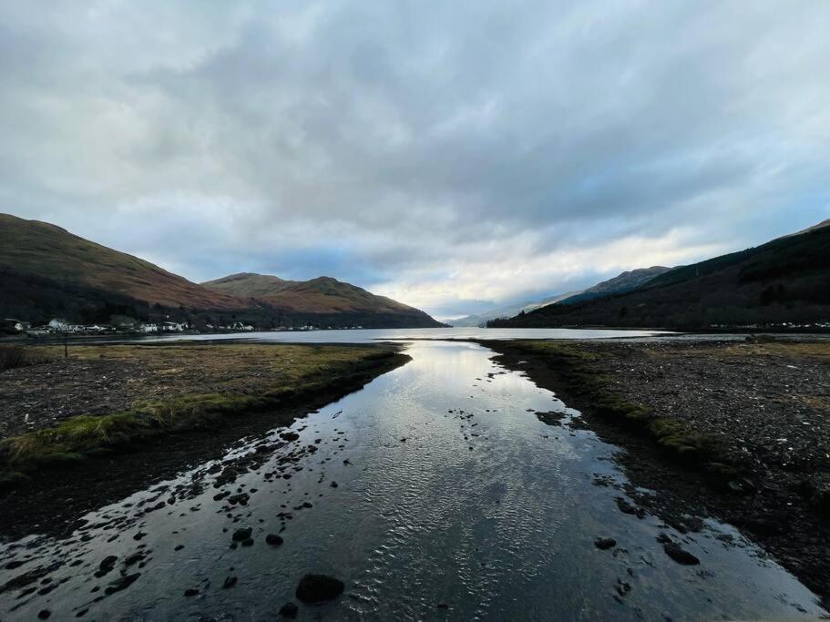 Cheerful Stays: 4 Bedroom Cottage In Arrochar Luaran gambar