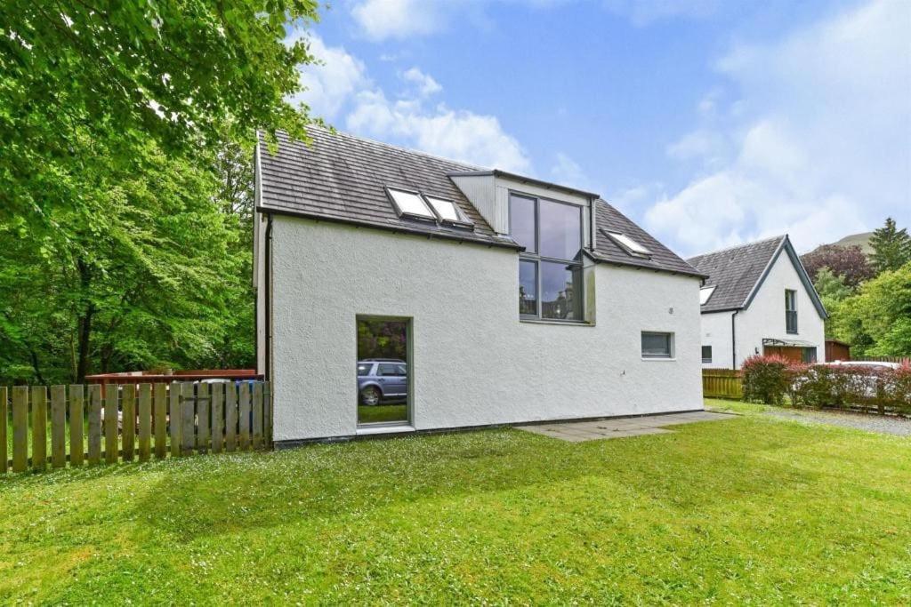 Cheerful Stays: 4 Bedroom Cottage In Arrochar Luaran gambar