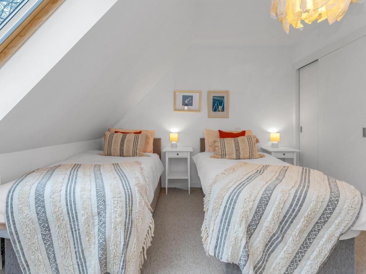 Cheerful Stays: 4 Bedroom Cottage In Arrochar Luaran gambar