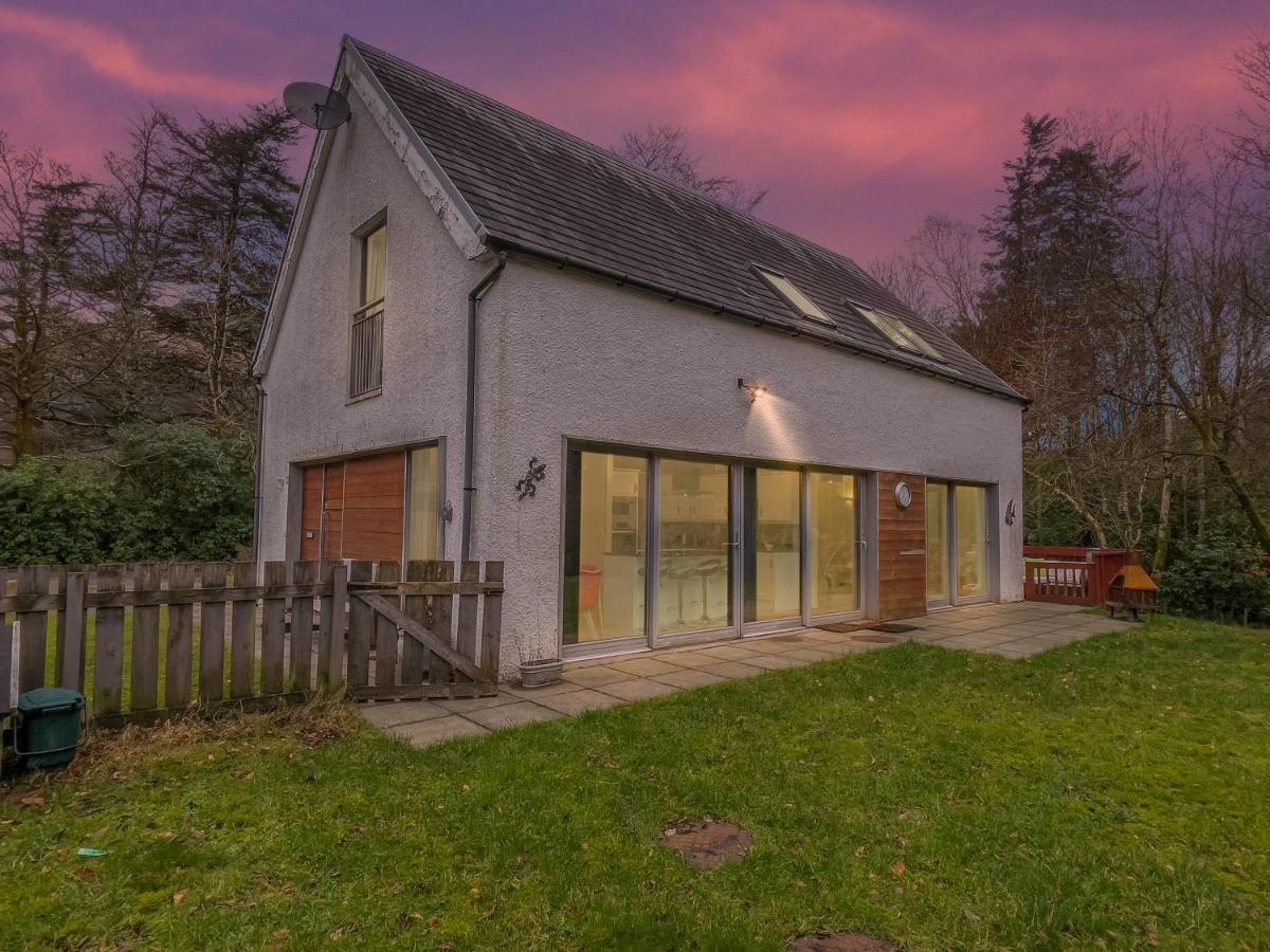 Cheerful Stays: 4 Bedroom Cottage In Arrochar Luaran gambar