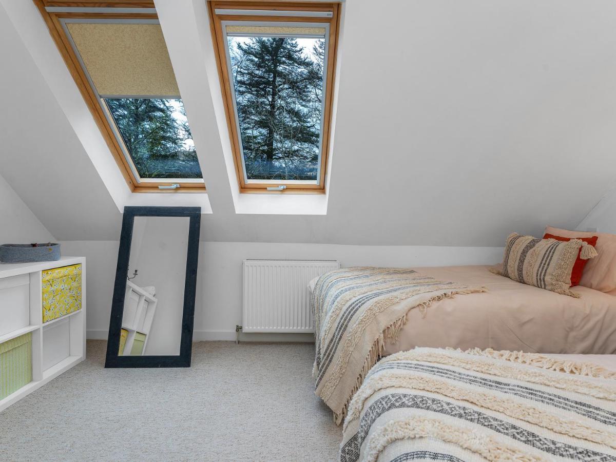 Cheerful Stays: 4 Bedroom Cottage In Arrochar Luaran gambar